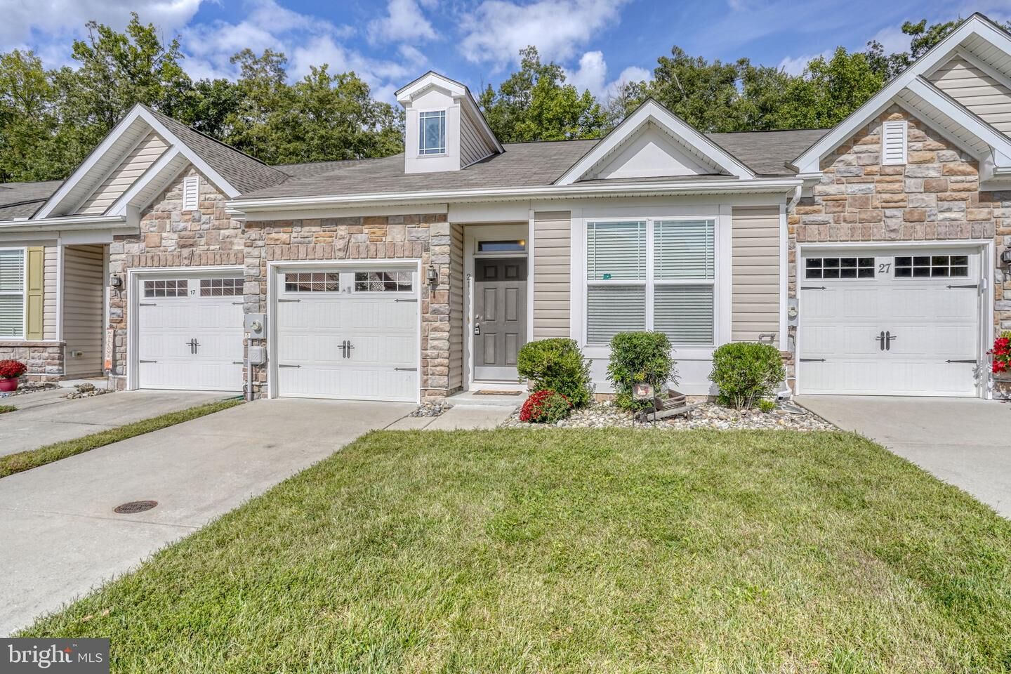 Property Photo:  21 Starfire Court  DE 19901 