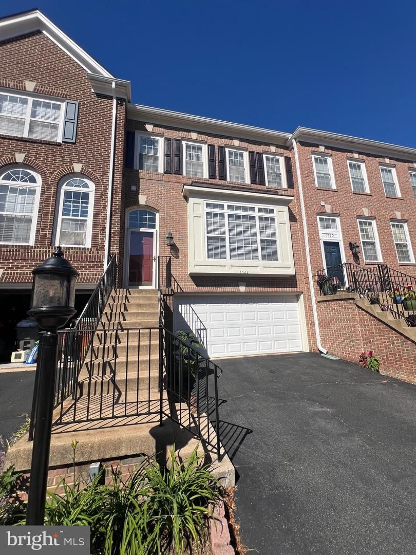 Property Photo:  5722 Governors Pond Circle  VA 22310 