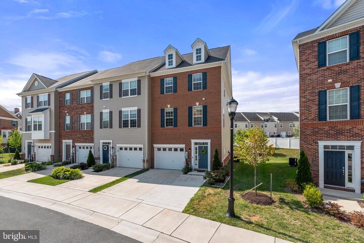 Property Photo: 7774 Dagny Way MD 21075