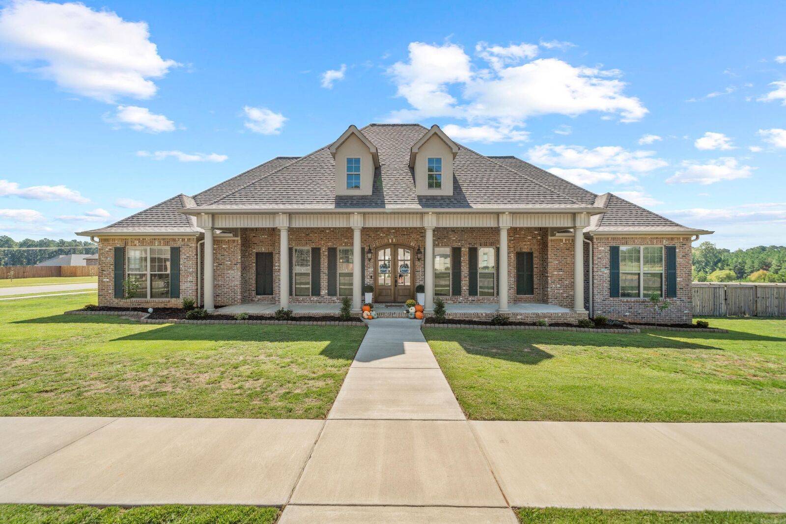 Property Photo: 438 Oak Tree Ridge S AR 72150
