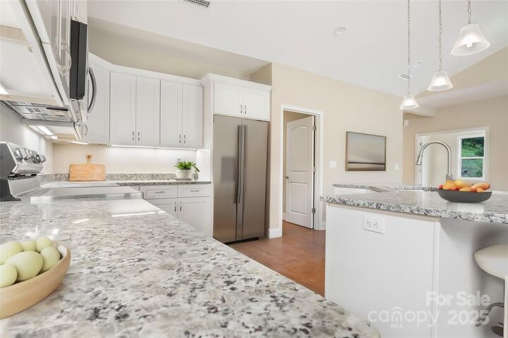 Property Photo: 829 B Wynnshire Drive 58 NC 28601