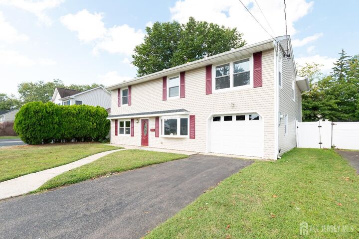 Property Photo:  29 Crescent Road  NJ 08817 
