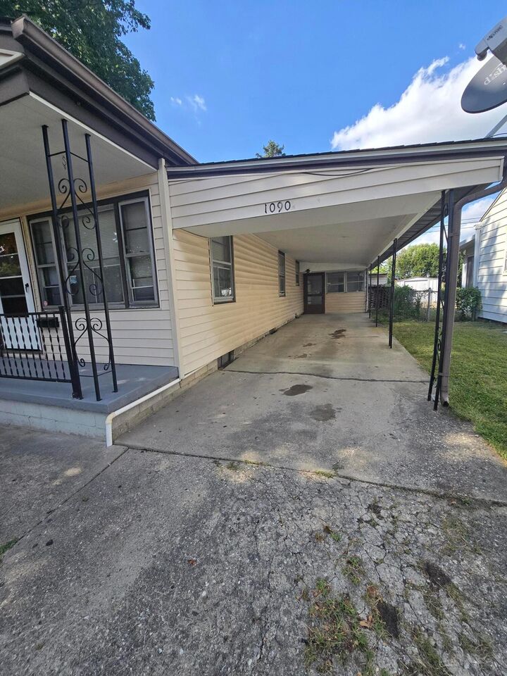 Property Photo: 1090 Pauline Avenue OH 43224