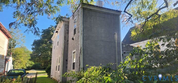 Property Photo: 943 W High Street VA 23803