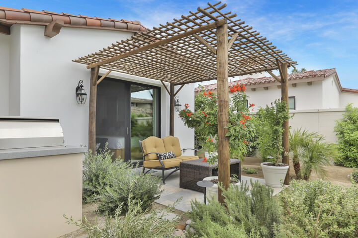 Property Photo:  5 Via L'Antico  CA 92270 