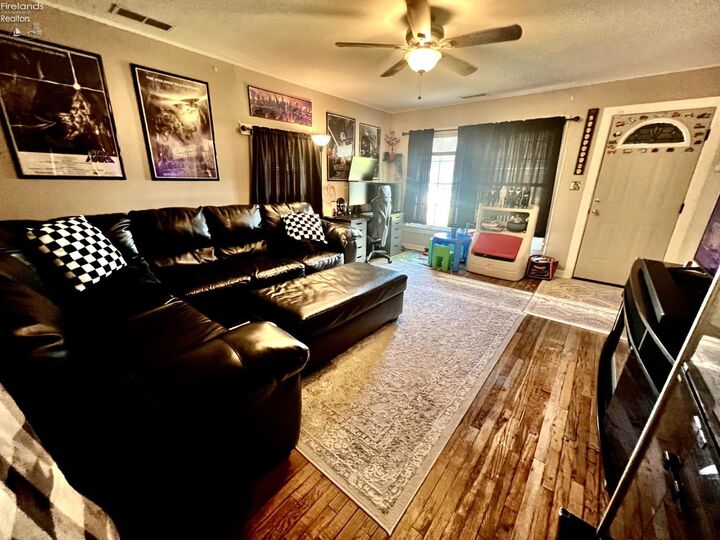 Property Photo:  906 Amsden Boulevard  OH 43420 