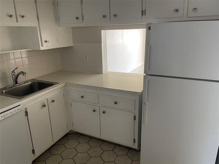 Property Photo: 1005 Country Club Dr 205 FL 33063