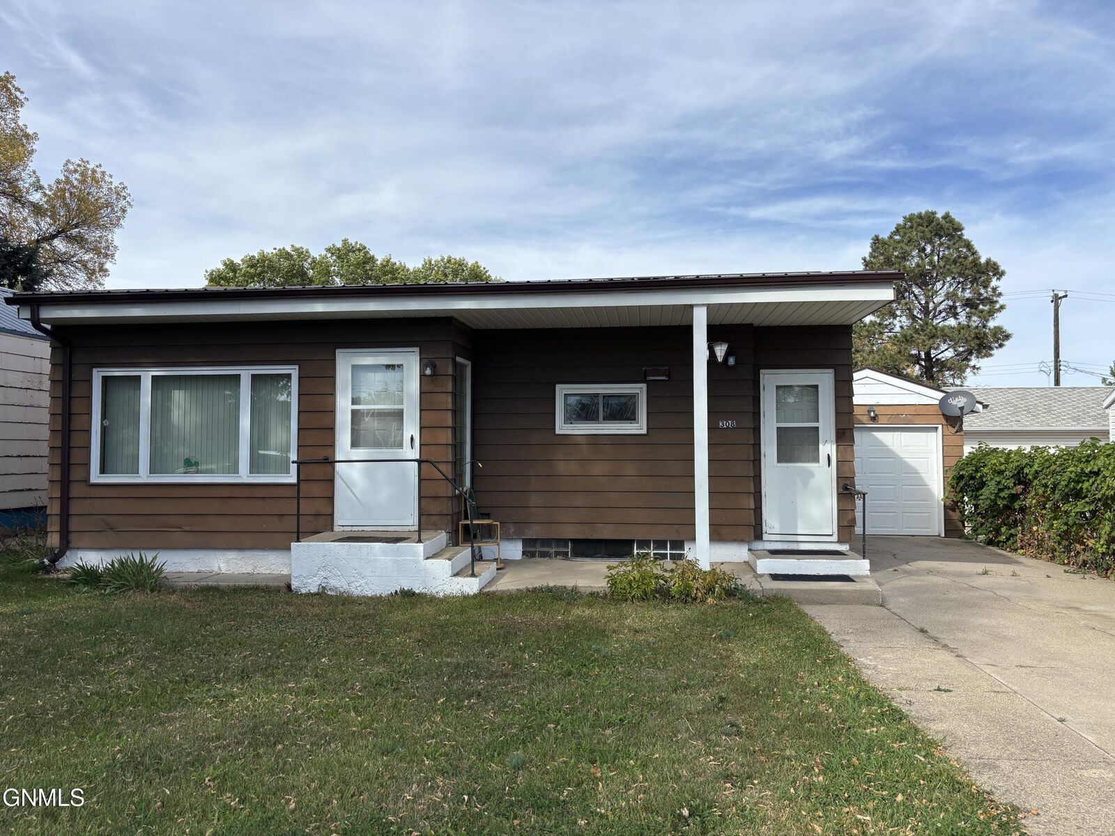 Property Photo:  308 3rd Street NW  ND 58523 