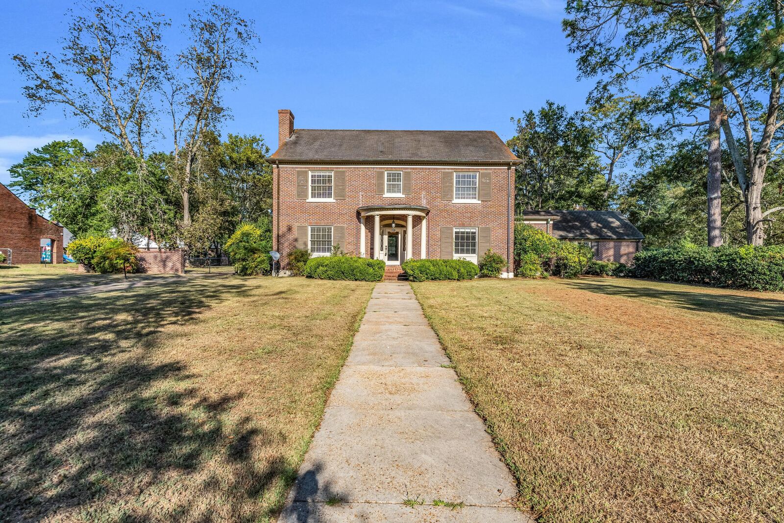 Property Photo:  238 Calhoun St  MS 39773 