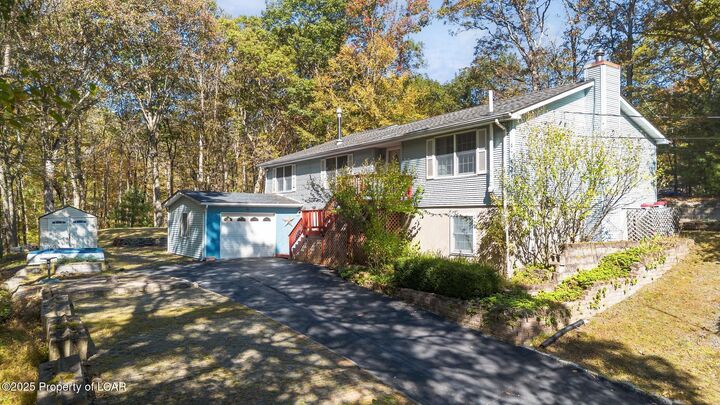 Property Photo: 124 Portage Lane PA 18428