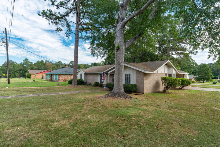 Property Photo:  1201 N 34th Ave.  MS 39401 