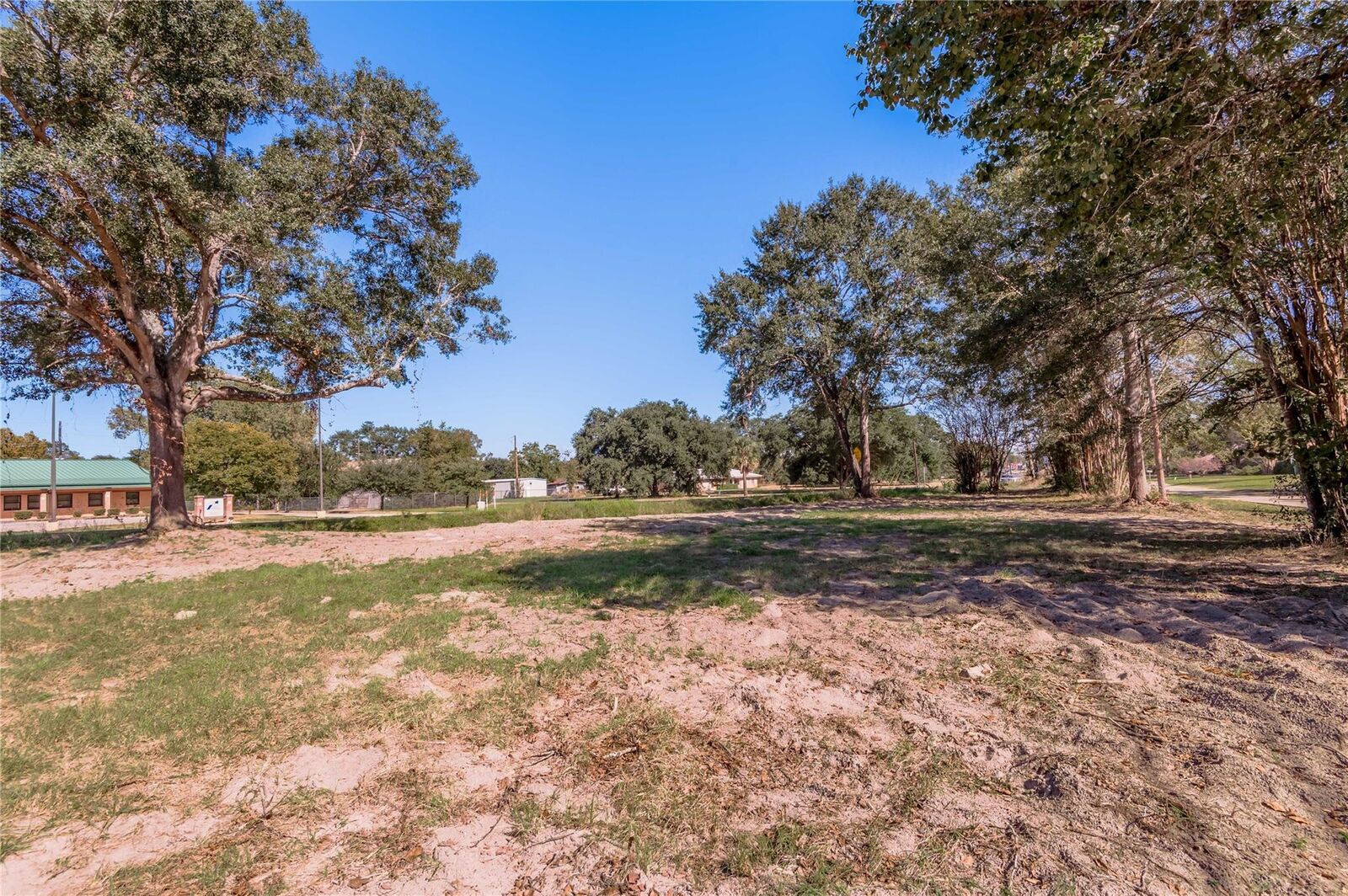 Property Photo: 805 W W 1st St TX 75845