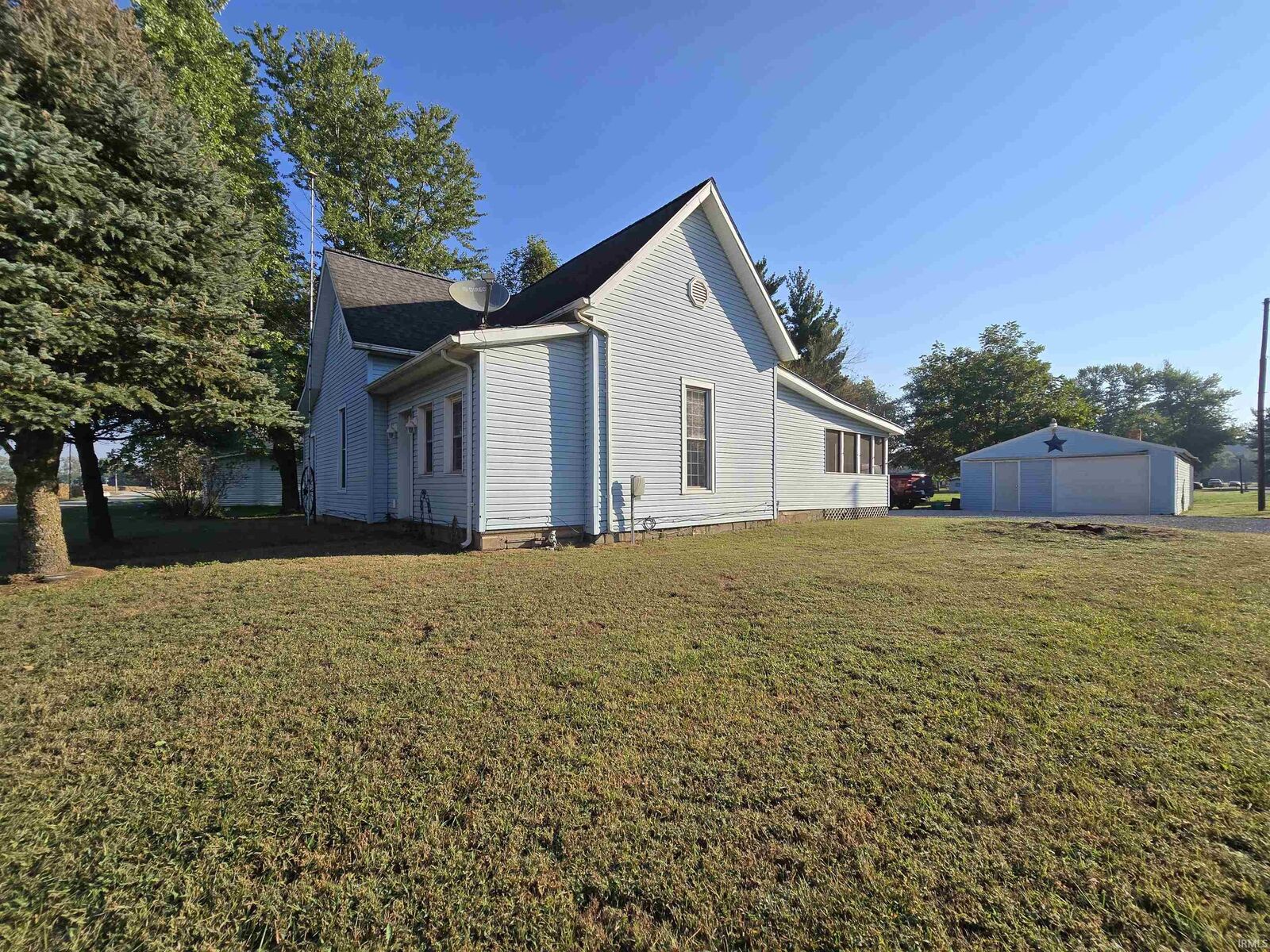 Property Photo:  1006 Bloomfield Road  IN 47568 