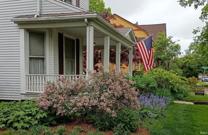 Property Photo:  725 W Charles Street  IN 47305-2233 