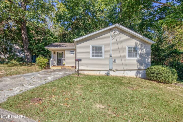 Property Photo:  102 Decatur Rd  TN 37830 