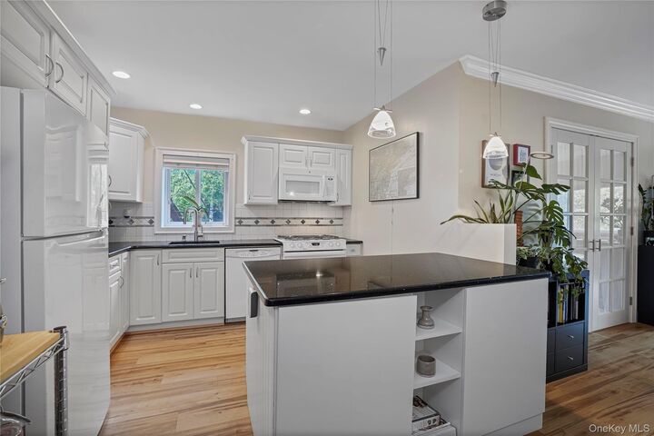 Property Photo:  2333 Palmer Avenue 2G  NY 10801 