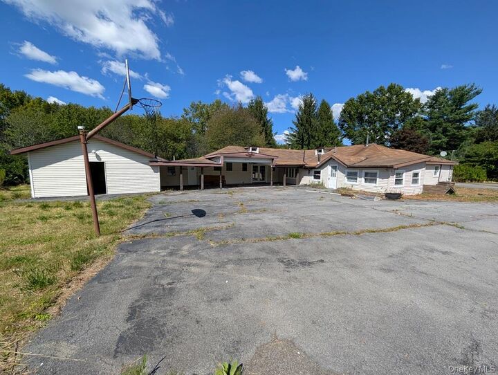 Property Photo:  469 Eatontown Road  NY 12771 