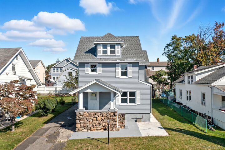 Property Photo:  11 Whittemore Place  NY 10573 