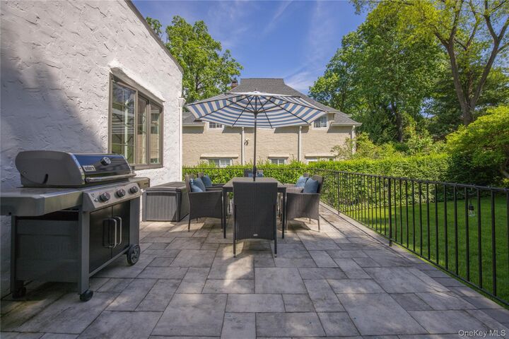 Property Photo:  209 Pondfield Road W  NY 10708 