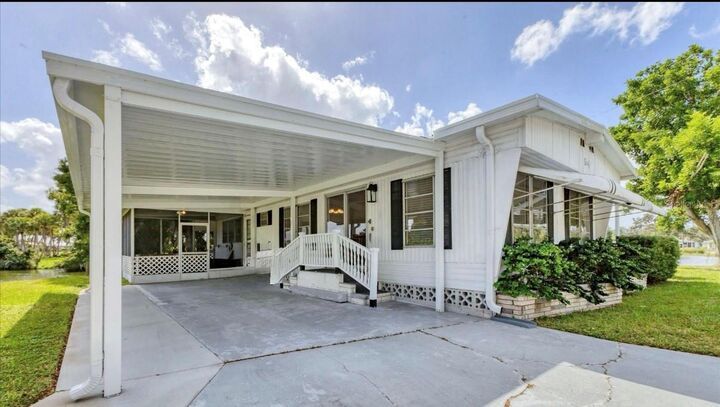 Property Photo:  1432 41st Avenue E  FL 34222 