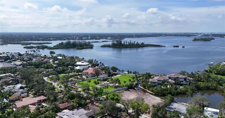 Property Photo:  528 Freeling Dr  FL 34242 