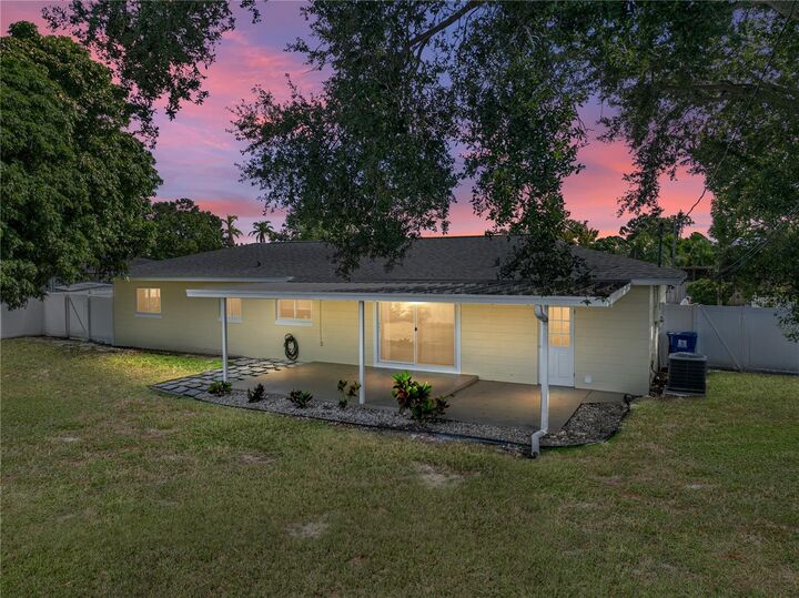 Property Photo: 3889 19th Avenue N FL 33713