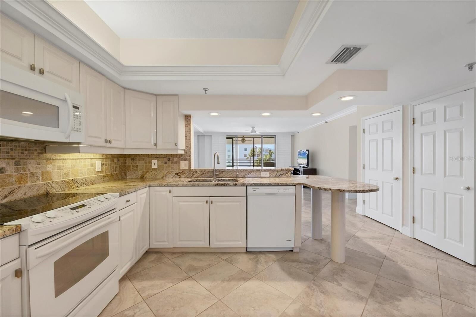 Property Photo: 1465 Gulf Of Mexico Drive 402 FL 34228