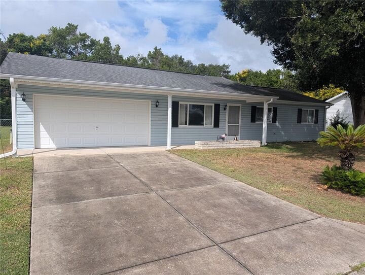 Property Photo:  10677 SE 174th Loop  FL 34491