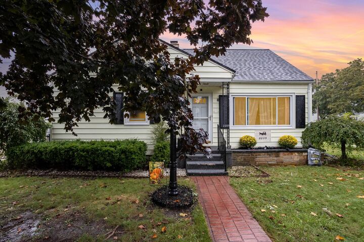 Property Photo:  2209 32nd Street  MI 48708 