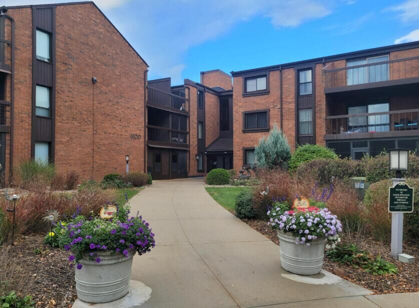 Property Photo:  6100 W Stonehedge Dr  WI 53221 
