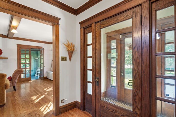 Property Photo:  215 E Elm Avenue  IL 60525 
