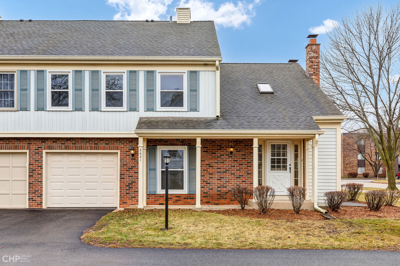 Property Photo: 2621 College Hill Circle 63 IL 60173