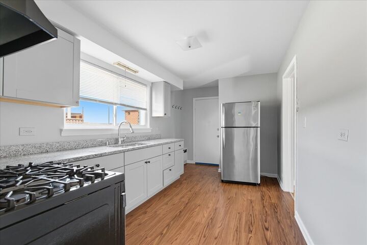 Property Photo:  3302 N Harlem Avenue 4  IL 60634 