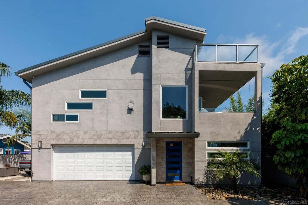 Property Photo:  2743 Mesa Dr  CA 92054 