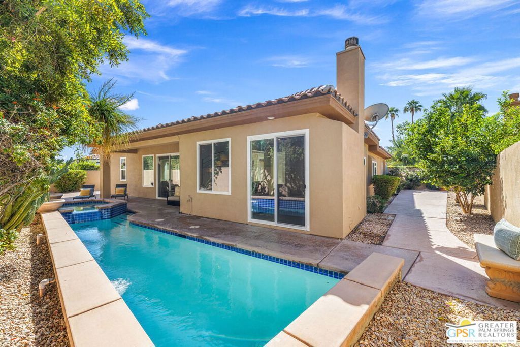 Property Photo: 30 Via Cielo Azul CA 92260