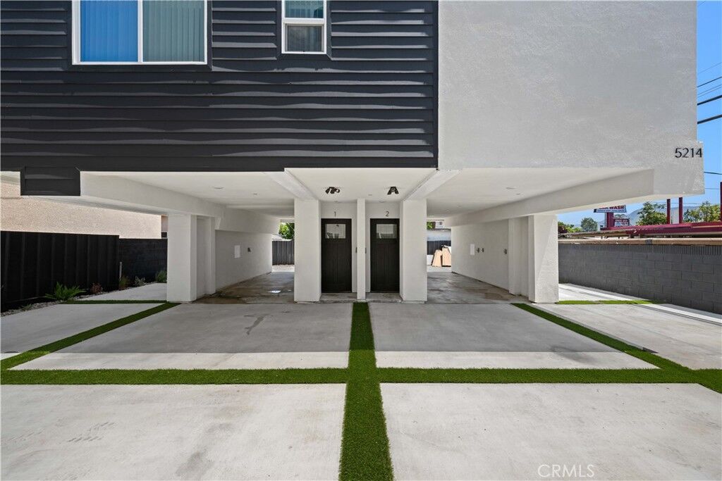 Property Photo: 5214 Auckland Avenue 2 CA 91601
