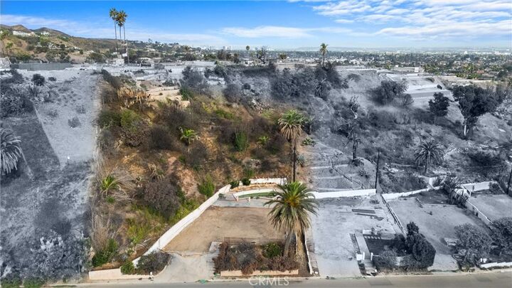 Property Photo:  860 Jacon Way  CA 90272 