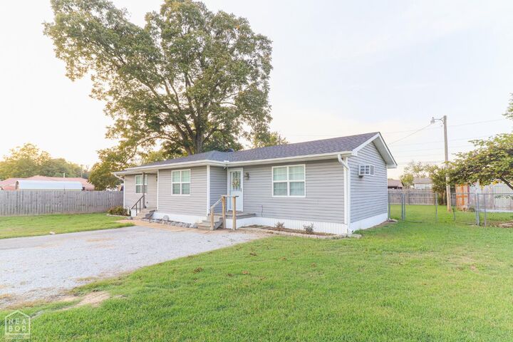 Property Photo: 425 E Speedway Street AR 72472