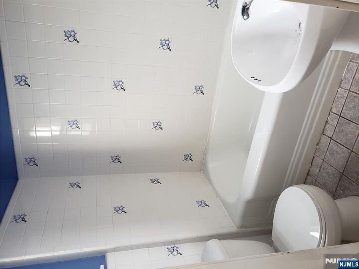Property Photo:  17 Bayliss 1  NJ 07031 