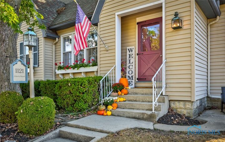 Property Photo:  1121 Liberty Street  OH 45840 