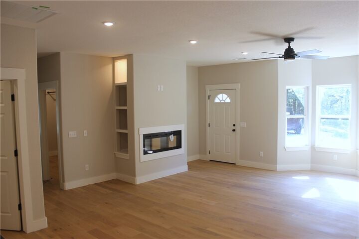 Property Photo:  8 Whitstable Drive  AR 72714 