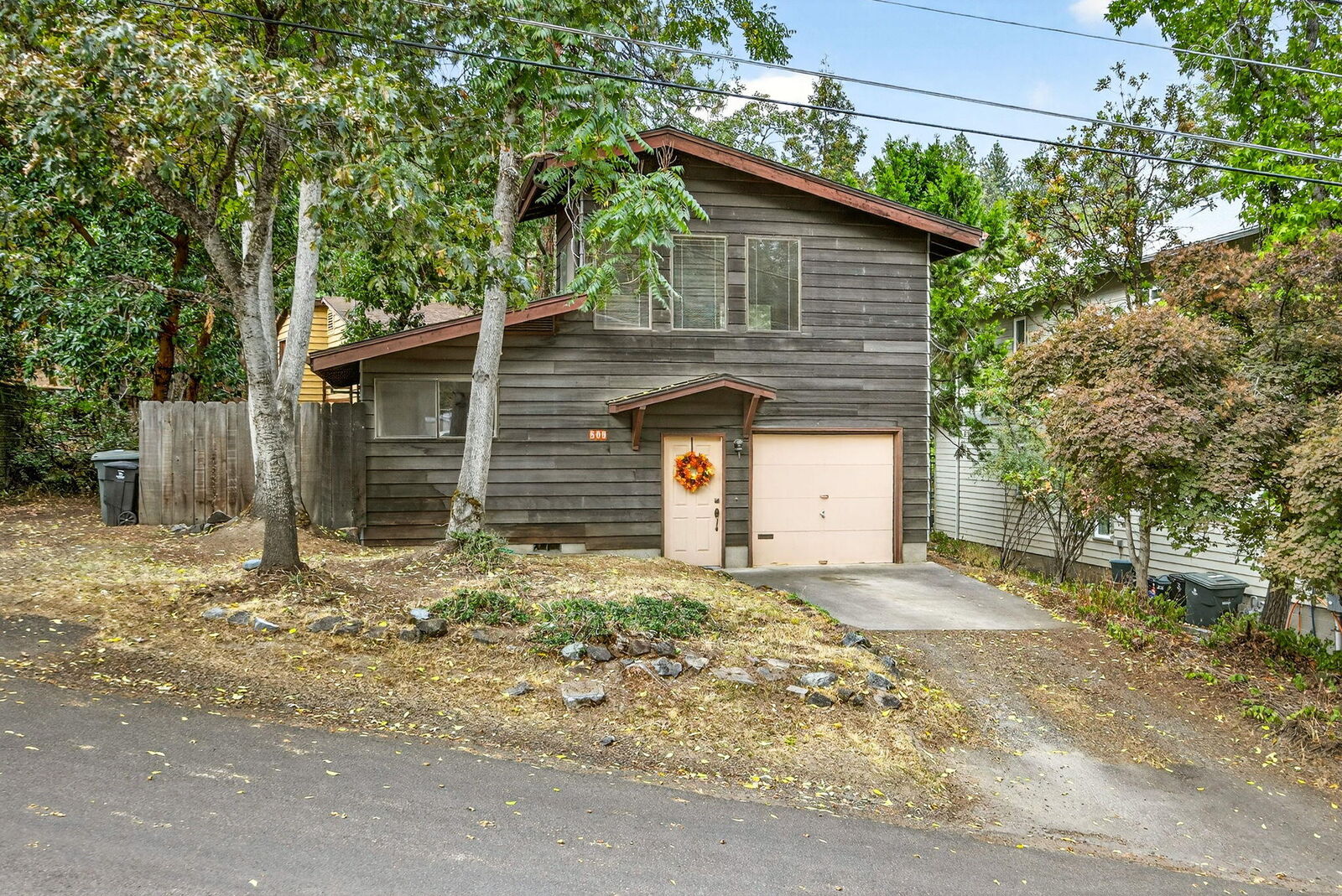 Property Photo:  809 Beach Street  OR 97520 