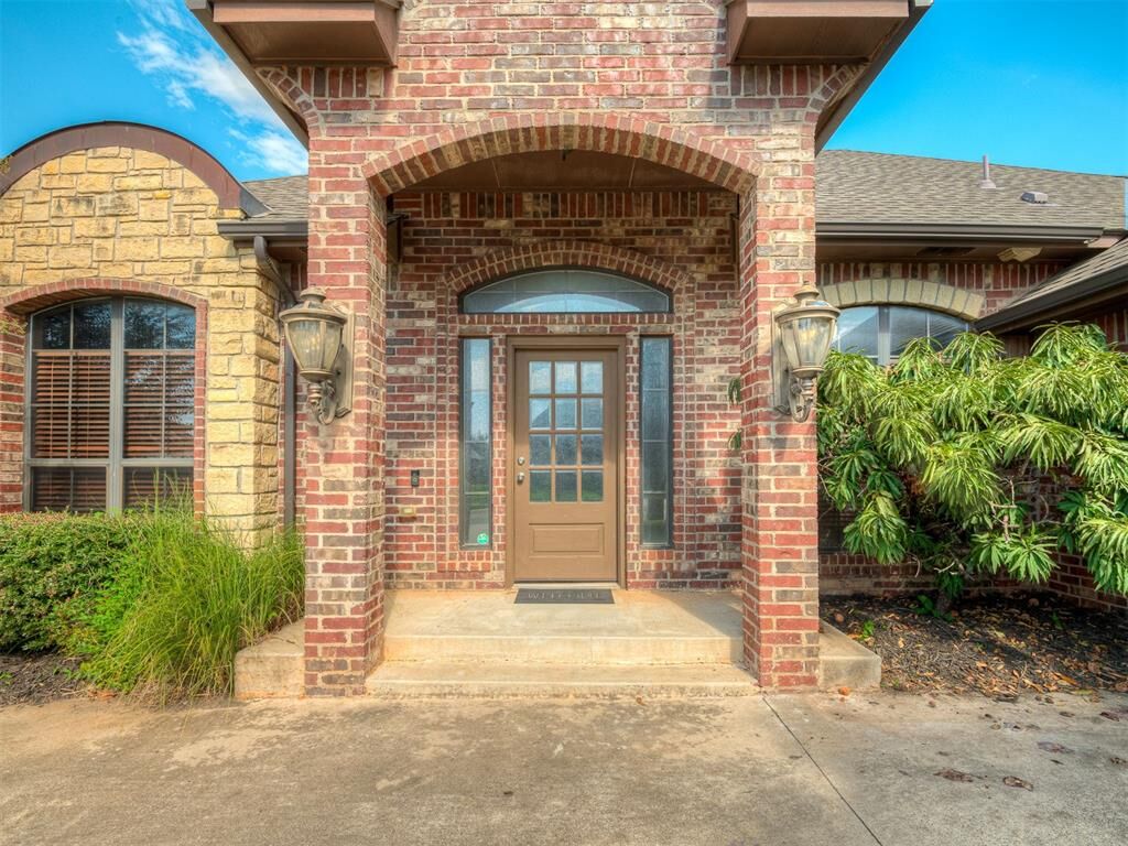 Property Photo: 1417 Glenmere Court OK 73003