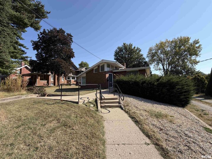 Property Photo:  369 N Kellogg Street  IL 61401 