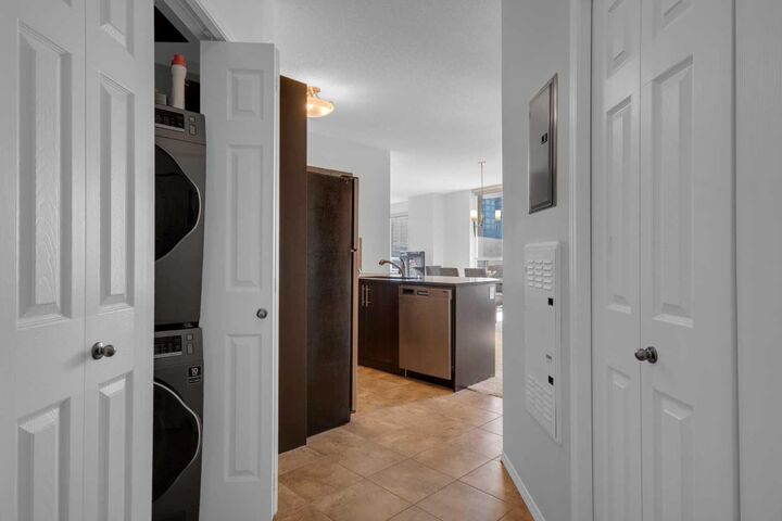 Property Photo:  325 3 Street SE 604  AB T2G 0T9 