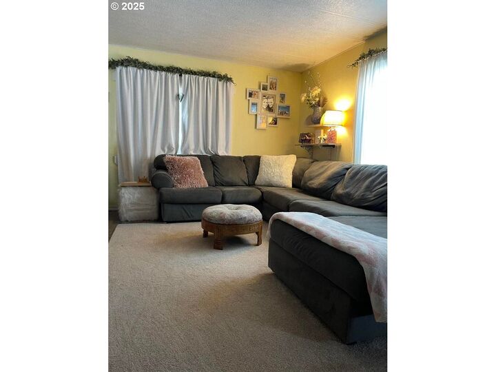 Property Photo: 205 SE Terrace Ave OR 97741