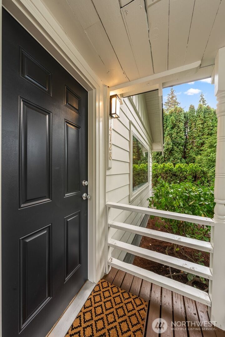 Property Photo:  14728  32nd Avenue NE  WA 98155 
