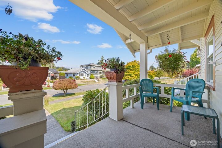 Property Photo:  2716  Sunset Drive  WA 98225 