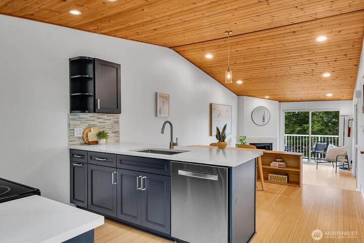 Property Photo:  9484  Redmond-Woodinville Rd NE C-305  WA 98052 