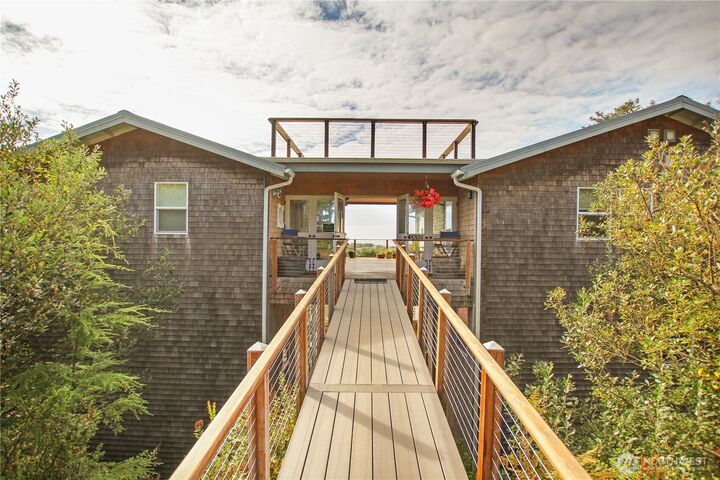 Property Photo:  35302  I Place  WA 98640 